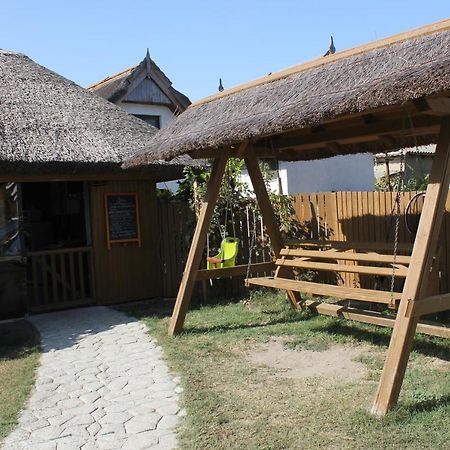 Cerdacul Cu Stuf Hotel Sfantu Gheorghe  Ngoại thất bức ảnh