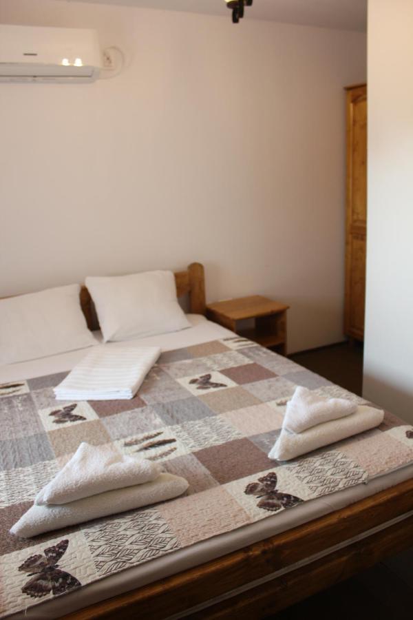 Cerdacul Cu Stuf Hotel Sfantu Gheorghe  Ngoại thất bức ảnh