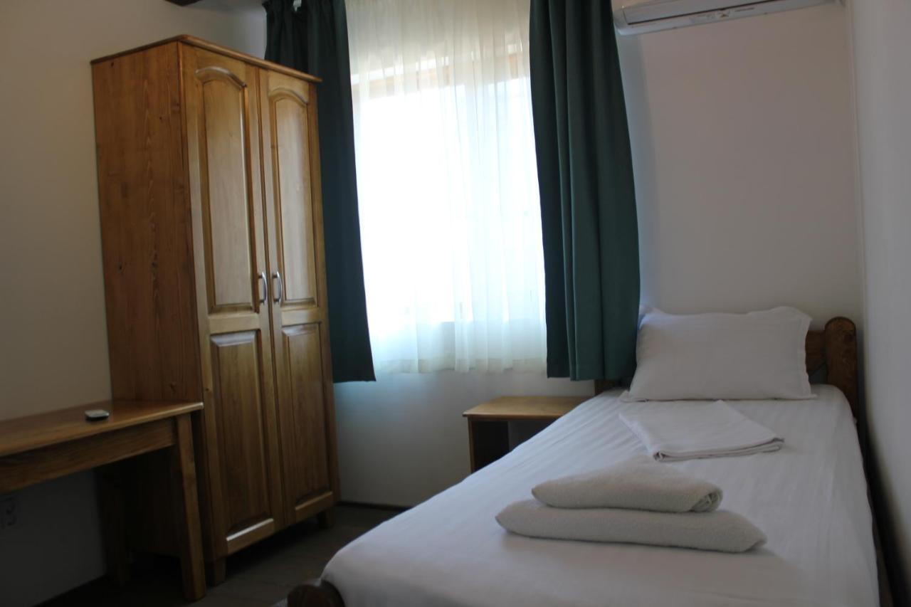 Cerdacul Cu Stuf Hotel Sfantu Gheorghe  Ngoại thất bức ảnh